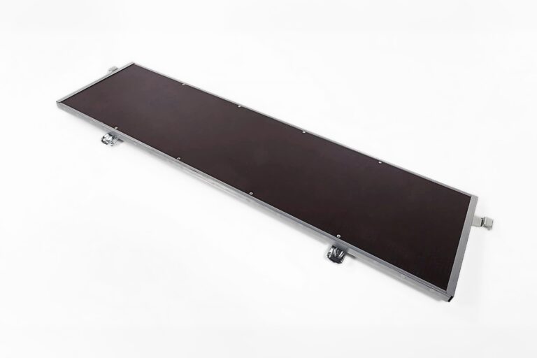 Etu- tai takalaidan vahvistus vaneri 125cm X 42cm